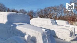 В Амурской области пенсионер построил целый правительственный автопарк СССР из СНЕГА. 

78-летний Юр