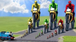 Большой и маленький Человек-паук на мотоцикле против Бэтмена на мотоцикле против Вольта на мотоцикле