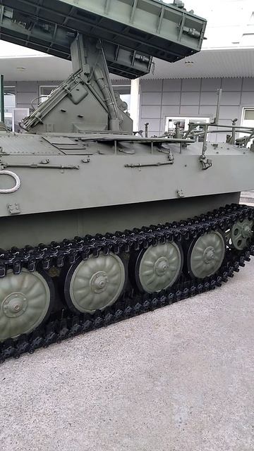 Реактивная система Стрела-10 на гусеничном шасси смотреть онлайн
