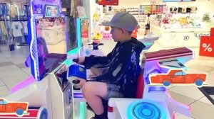 Веселая песенка про машинки для детей на английском.