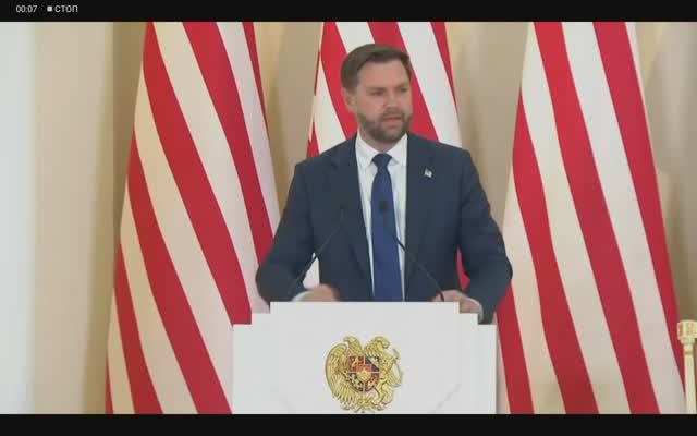 Вице-президент США Джей Ди Вэнс провел историческую пресс-конференцию в Армении, 9 февраля 2026 года смотреть онлайн