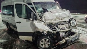 Четыре пассажира микроавтобуса пострадали в ДТП в Сургутском районе