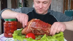 мукбанг/обжорыч/свиная рулька с овощами, солёные помидоры/