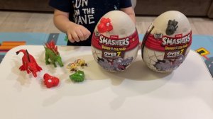 Распаковка яиц динозавров. Тиранозавр и спинозавр. Zuru Smashers Dino Island.