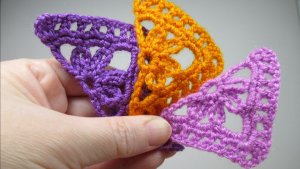 Вязаный крючком треугольник для шали