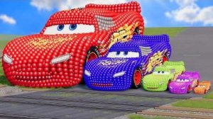 Большие и маленькие Разноцветные Молнии Маккуин из шариков против поездов