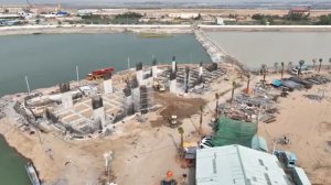 Отлично!! Очень техничен и точен в управлении машиной, умело работает ногами