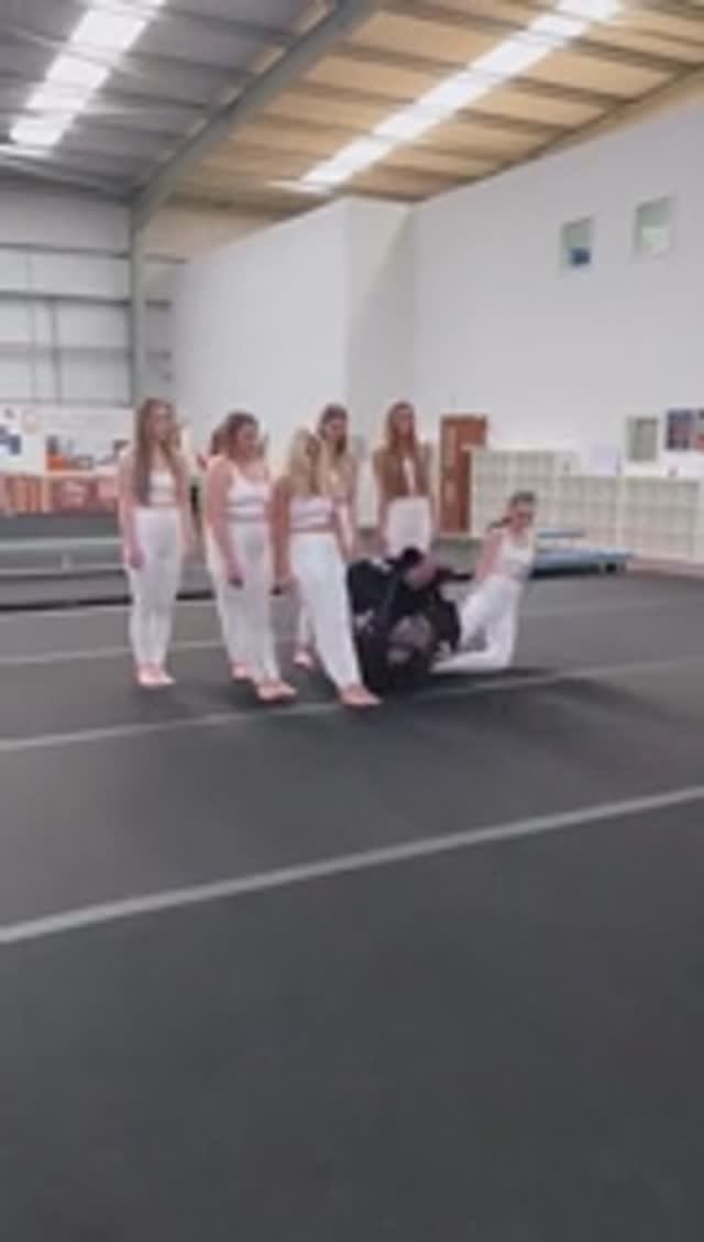 Играем в боулинг весело смотреть онлайн