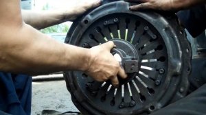 МАЗ, как снять выжимной подшипник?  Как установить отжимной подшипник?