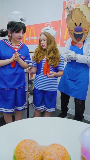 Когда дали мало чаевых в кафе злого мороженщика. смотреть онлайн