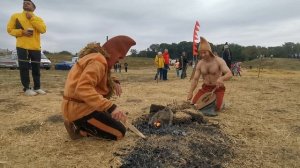 Раздувание мехов на площадке по бронзолитейному делу в рамках площадки кобанской культуры.