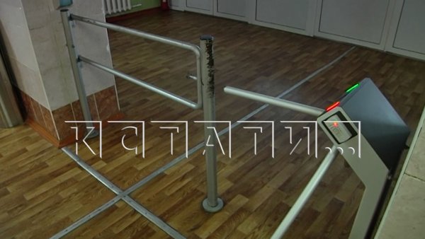 Родители школьницы, которой угрожали ножом, рассказали, как руководство школы хотело замять дело