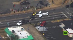 شاهد.. طائرة تصطدم بسيارات أثناء هبوط اضطراري على طريق مزدحم في جورجيا الأمريكية