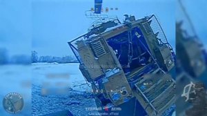 💥Расстрел FPVшками американской international MaxxPro на Волчанском направлении.Харьковская…🔽🔽🔽