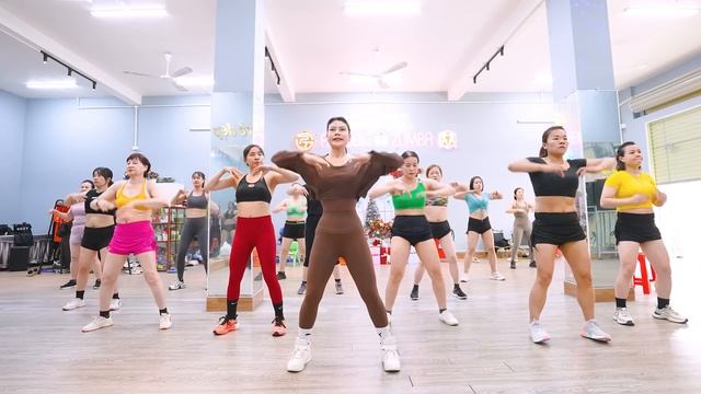 28 Minute Dance Workout At Home _ Exercise To Lose Weight FAST _ Zumba Class смотреть онлайн