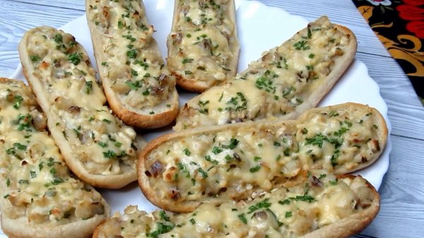 Горячие бутерброды с рыбой .Когда хочется быстро и вкусно. Они как раз такие.