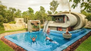 Потратили год на создание виллы своей мечты, примитивными методами.