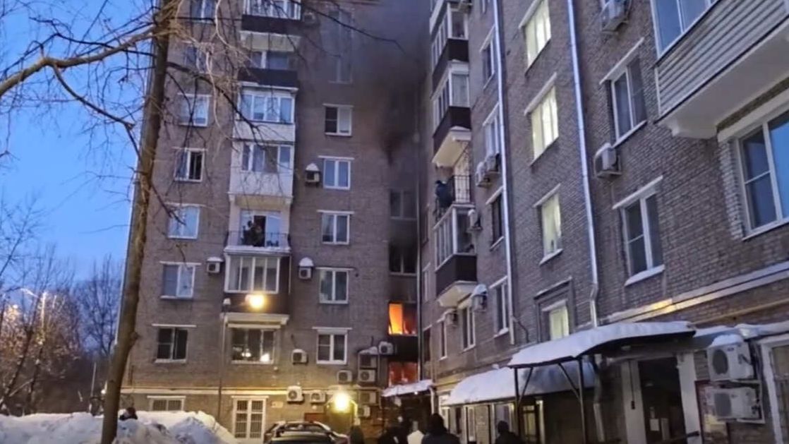 13 человек спасены из горящего дома в центре Москвы смотреть онлайн
