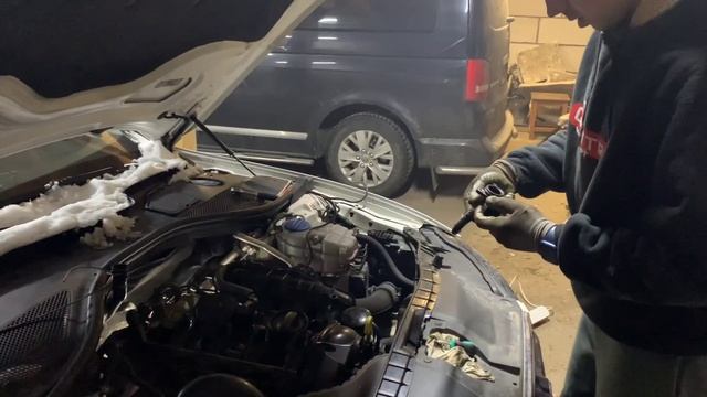 Замена флянца системы охлаждения Audi A6 C7.