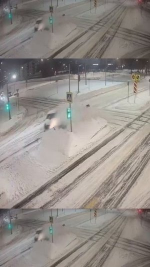 Кто проехал на красный?