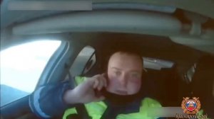 В Красноярском крае экипаж ДПС оперативно доставил маму с задыхающимся малолетним сыном до больницы