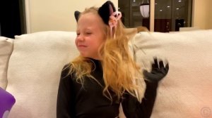 Настя превратилась в котёнка