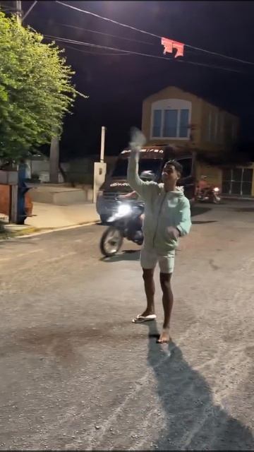 Ха..ха...ха...!!! #теннис #мужики #спорт #улица #теннисонлайн #пузо #живот #шлепок #удар смотреть онлайн