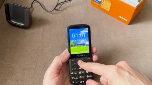 Мобильный телефон PHILIPS Xenium E227 с док-станцией