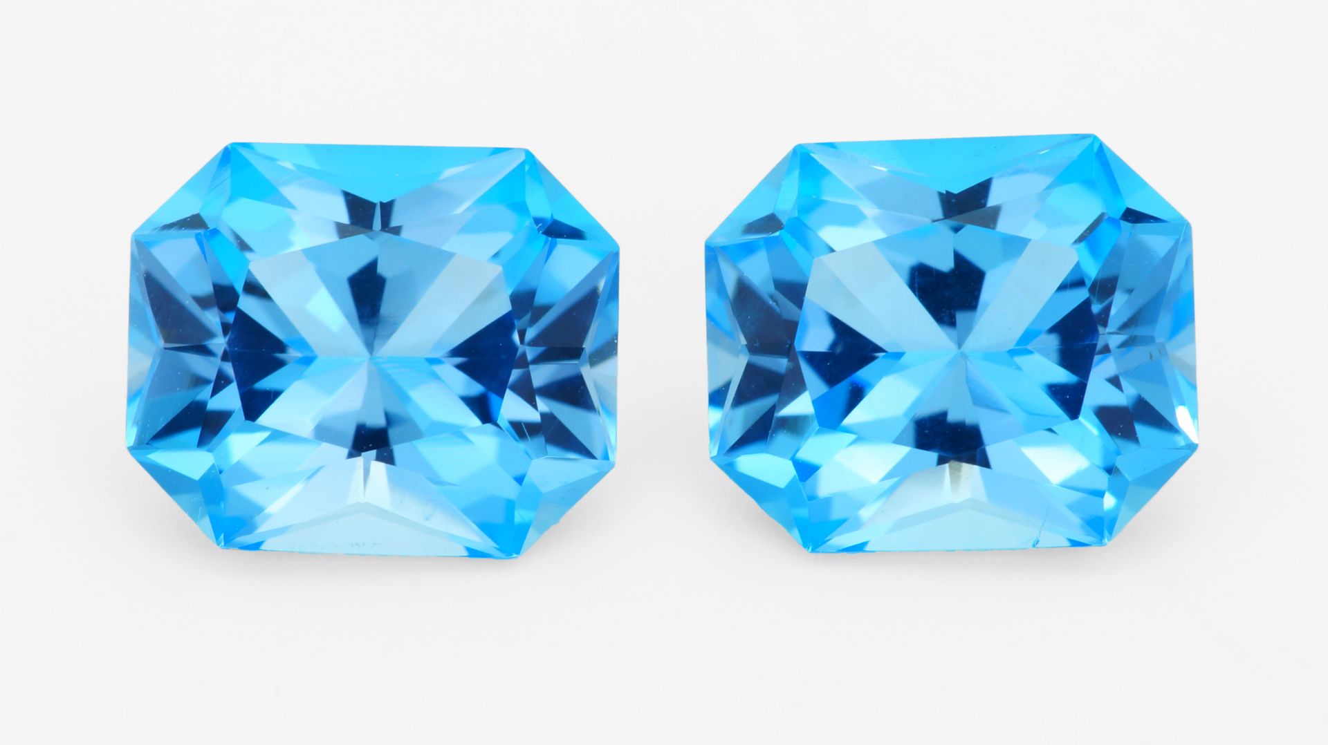 "Швейцарский" Топаз пара 13,05 карат смотреть онлайн