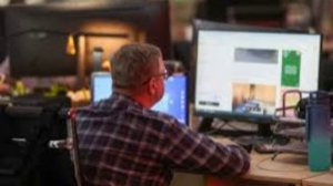 Работодателей предупредили о штрафах за невыплату премии сотруднику