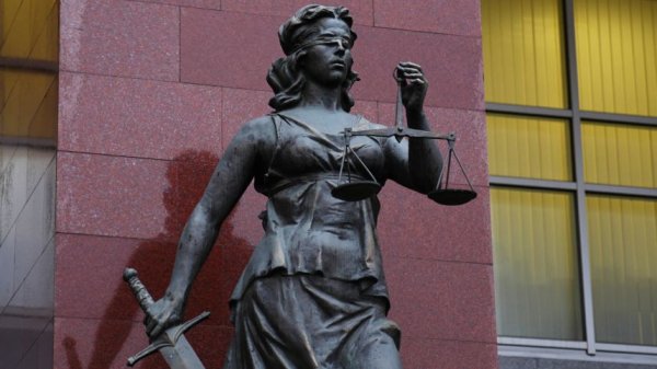 Неисправный мотор, двое погибших: за что судят «Робинзона» из Охотского моря Пичугина