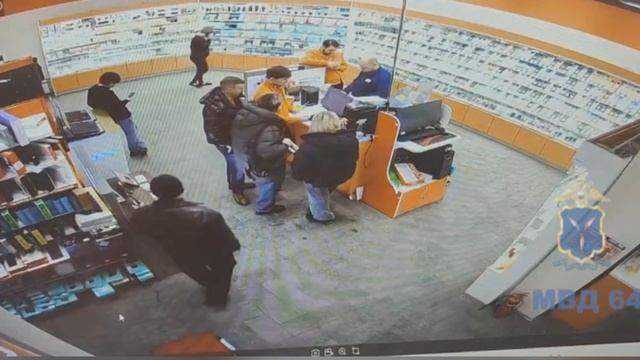 Попытка кражи смартфона в центре Саратова закончилась уголовным делом смотреть онлайн