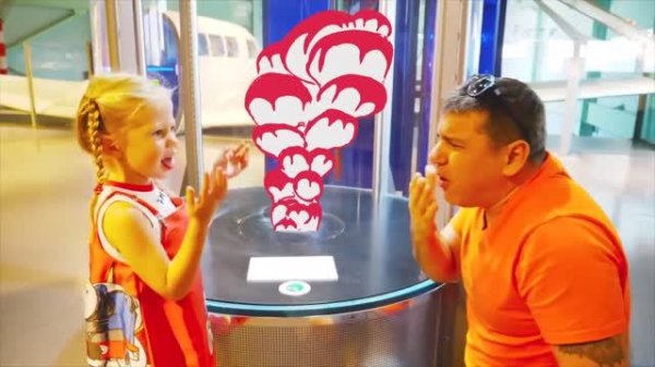 Настя и папа в парке аттракционов ⧸ Nastya and papa pretend play at the