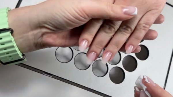 Нейтральный маникюр