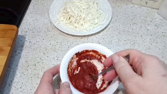 Пирог яблочный с фисташковые кремом и 🍕 Пицца с грибами и колбасой. Обед или Ужин на День влюбленны