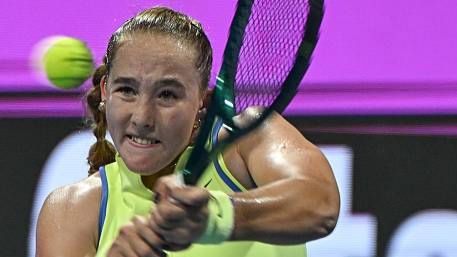 Мирра Андреева & Магда Линетт. Qatar Open 2026. 1/16 финала смотреть онлайн