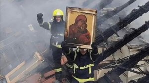 УГОЛ С ИКОНАМИ НЕВРЕДИМ . А ЛЮДЕЙ НЕТ ПОТОМУ ЧТО ЛЮДИ НЕ БОЖЬИ.