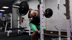 Приседания со штангой на плечах. Как я контролирую технику безопасности в приседаниях .