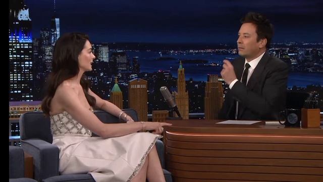 Энн Хэтэуэй демонстрирует свой пронзительный первобытный крик из фильма «Эйлин» смотреть онлайн