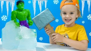 Влад и Ники Челлендж с замороженными игрушками.