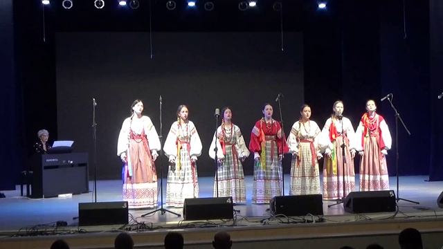 Слова народные, музыка Дмитрия Катрича - Что за месяц