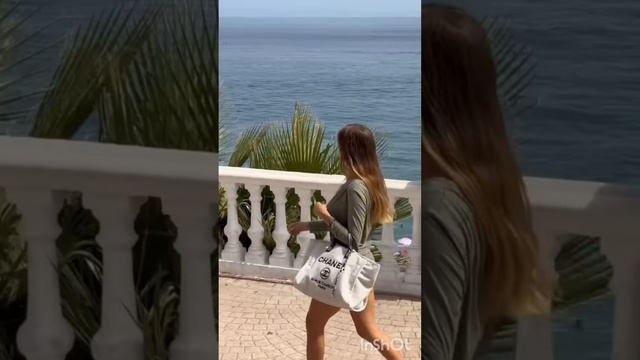 Лаура Медина ✅ | Создательница образа жизни в стиле бикини с 1,1 млн смотреть онлайн