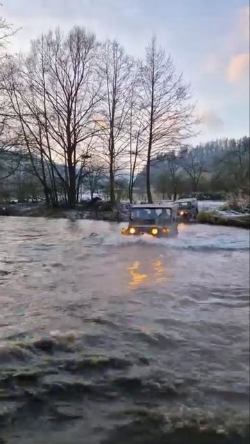 M151 MUTT Пробирается сквозь лед и воду смотреть онлайн