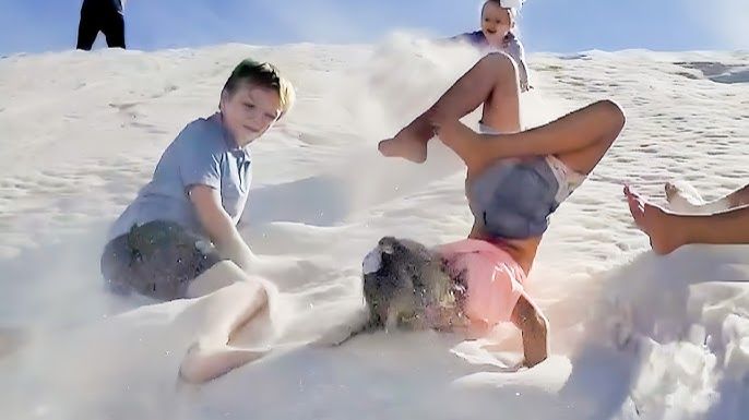 America′s Funniest Home Videos. Ultimate Summer Fails ☀️🏖️ Funny Videos смотреть онлайн