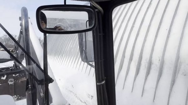 запустил хтз и мтз почистить снег