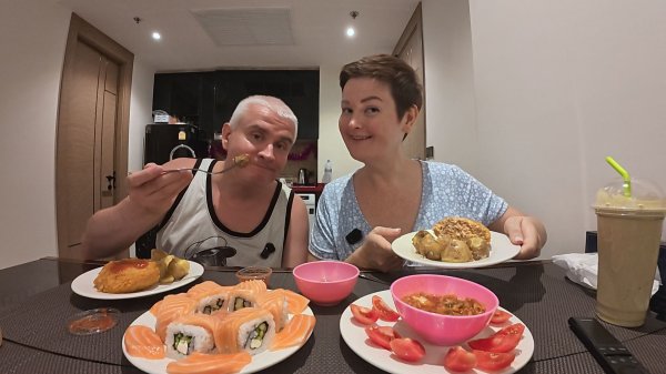 Мукбанг Вован ДОВЁЛ меня, ВОРЧУ на него! ВСЁ закрывают, пора и нам ЗАКРЫТЬ канал?! Семейный ужин