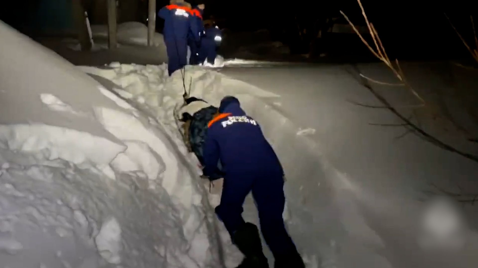 ЧУТЬ НЕ ПОГИБ В СУГРОБЕ смотреть онлайн