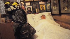 Младенец Захар угощает игумена Луку. Внучок схимонахини Феодосии. Архив