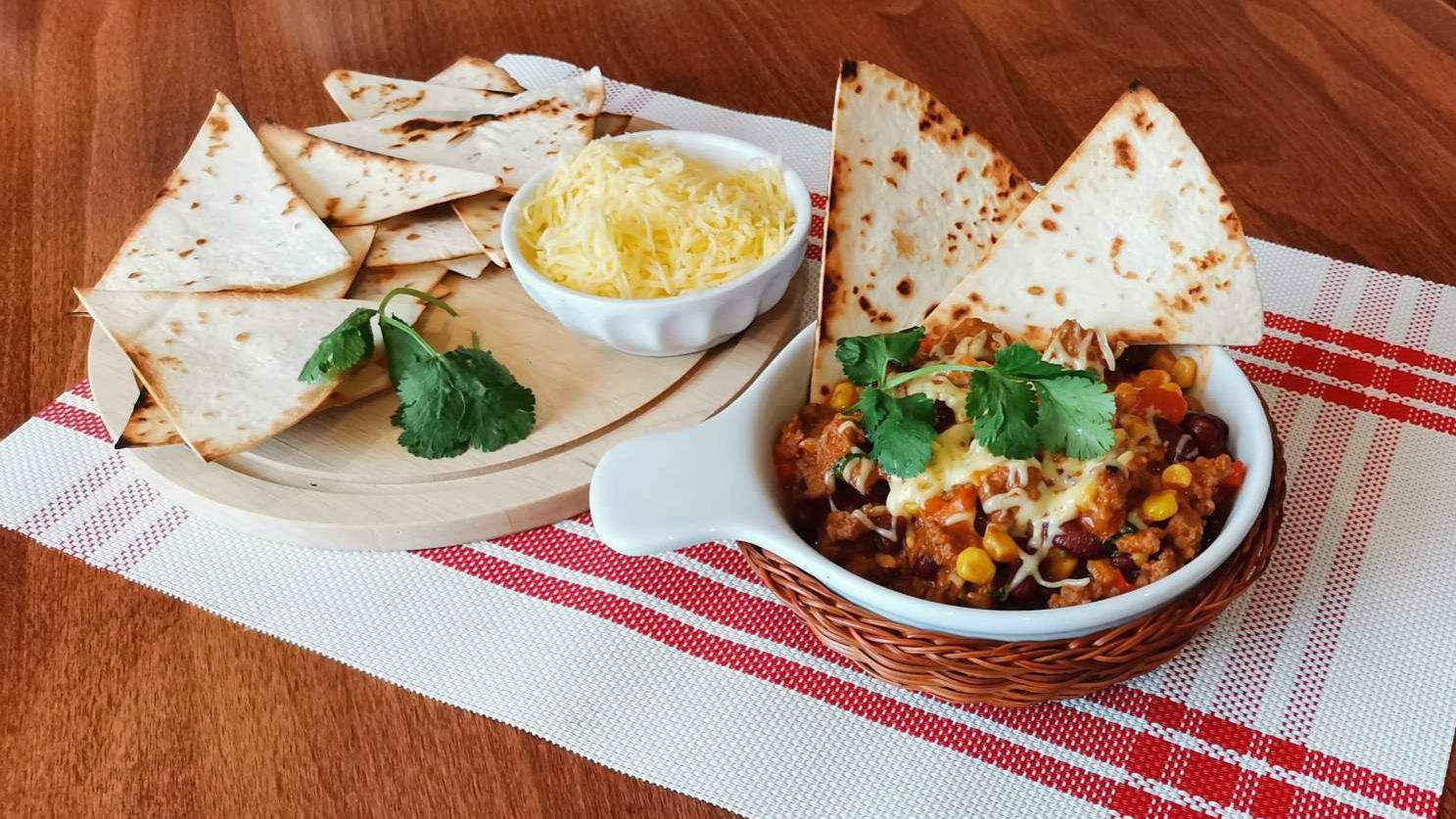 ЧИЛИ КОН - КАРНЕ