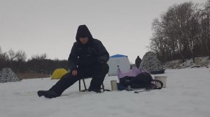 РЫБАЛКА В ФЕВРАЛЕ ПОСЛЕ МОРОЗА.ЛОВЛЯ НА МОРМЫШКУ.БЕЗ УЛОВА НЕ ОСТАЛСЯ.